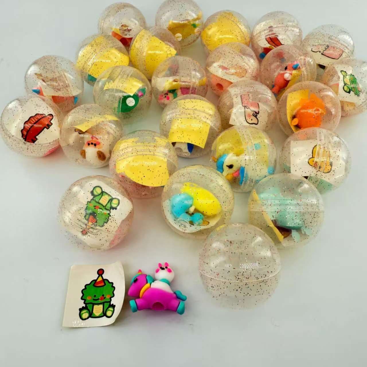 🎁 Капсули с играчки и стикери – различни размери (32мм / 45мм / 50мм / 65мм)