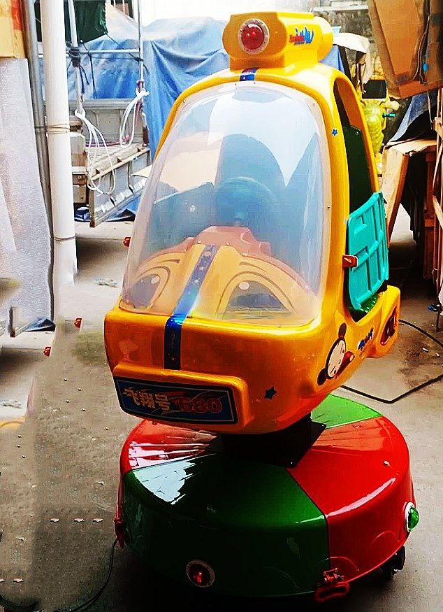 Детска клатушка хеликоптер с монетник – модел Sky Pilot